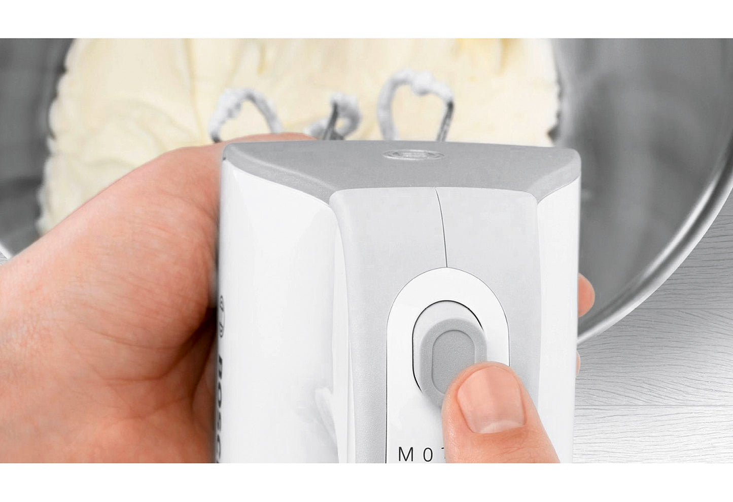 MFQ4835DE Handrührer 575 Watt Home Professional Styline weiß/chrome
